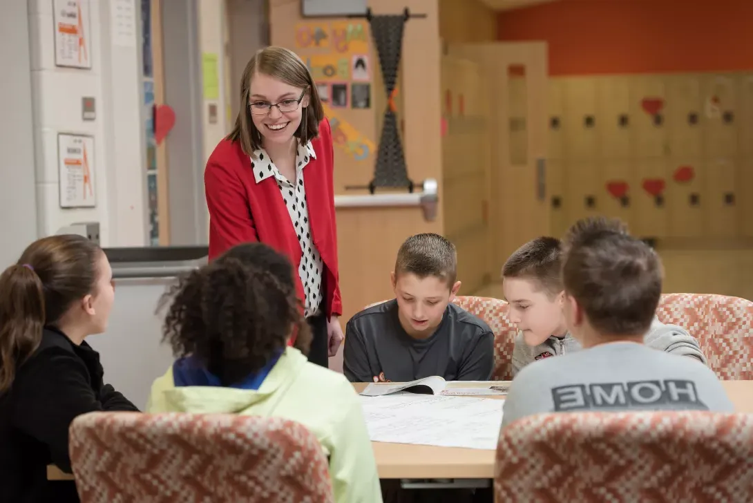 Student teacher working with elementary students